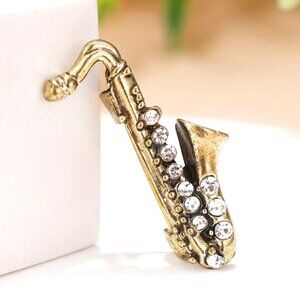 🌺 🌺 🌺 Tiny Vintage Style Saxophone Brooch Pin with Rhinestones